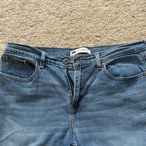 Levi’s Straight Leg Women’s Jeans